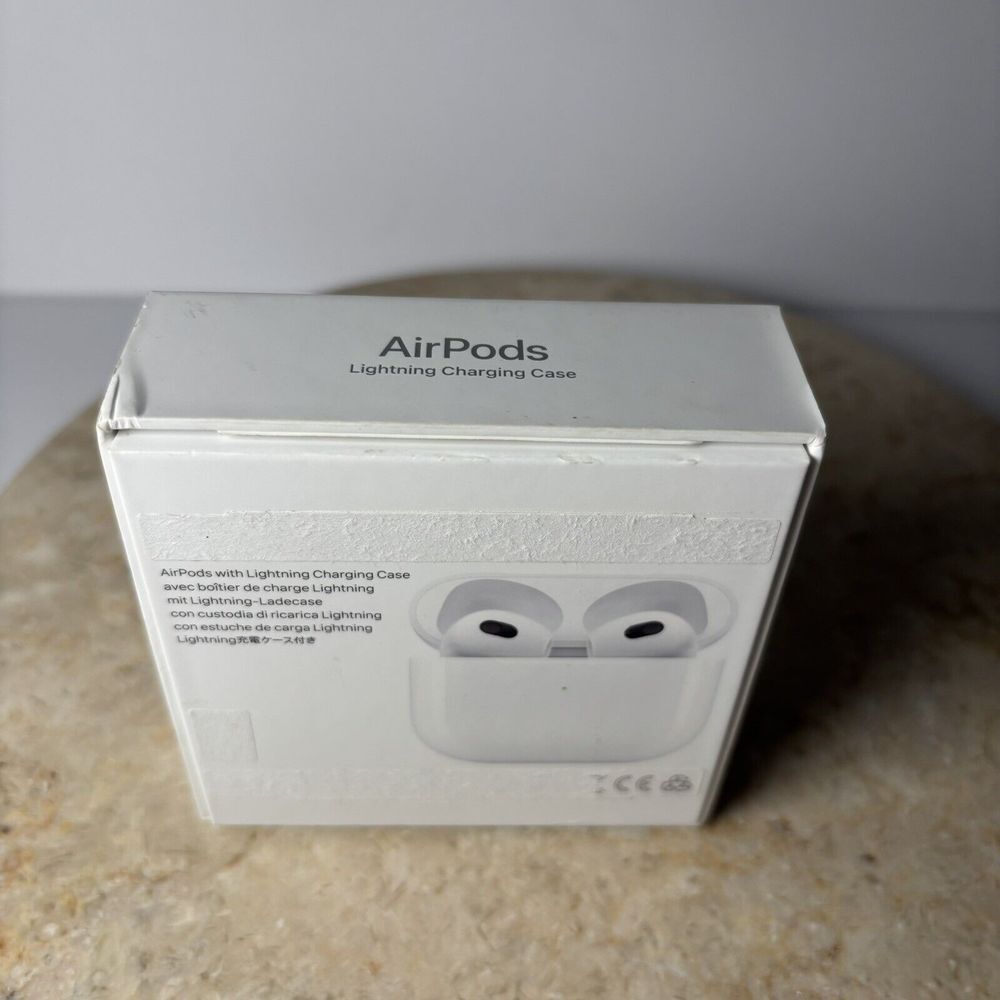 Apple Airpods 3rd Generation with MagSafe Wireless Charging Case - Open Box - Picture 2 of 7
